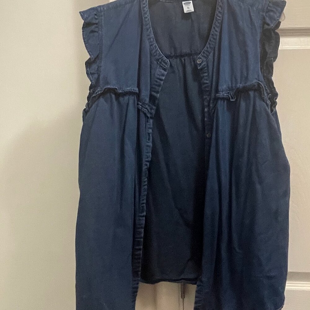 Ruffles Denim sleeveless Top button down / Size: XL